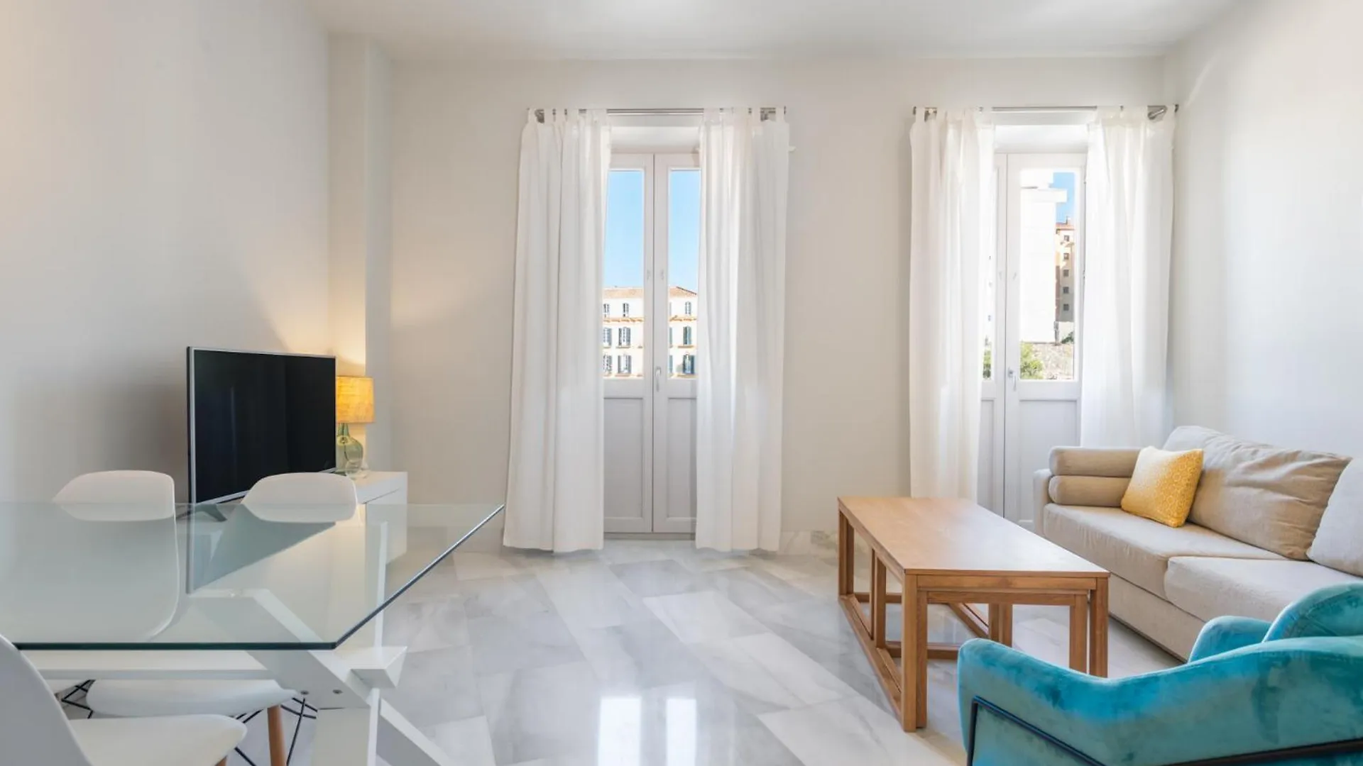 Apartamentos Pinar Malaga Centro Испания